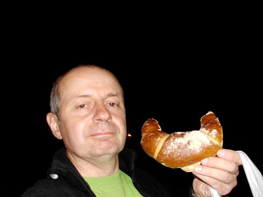 W Jaśliskach drożdżówka z czekoladą :) z wieczornego wypieku