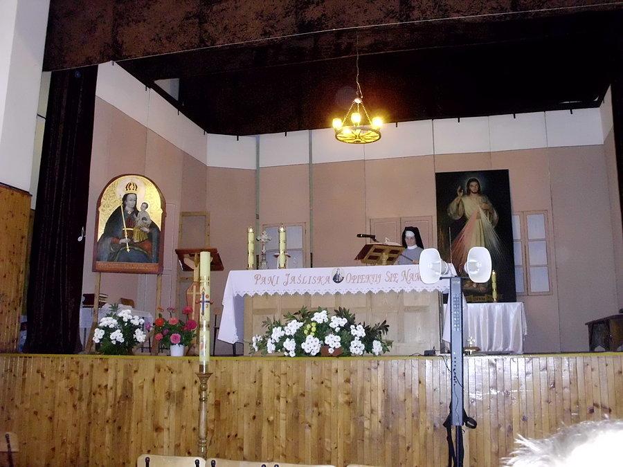 Z powodu remontu kościoła w Jaśliskach msza święta była sprawowana w Domu Ludowym