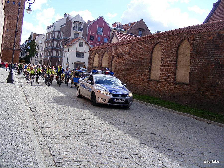 Start na lans, asysta policji na całym szlaku