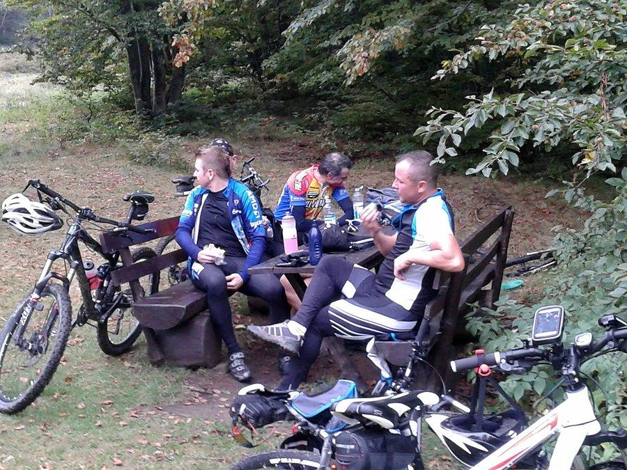 Odpoczynek obok schroniska PTTK na Błatniej