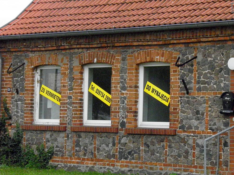 Dość częsty widok w oknach budynków po drugiej stronie granicy, tu w Rothenklepenow