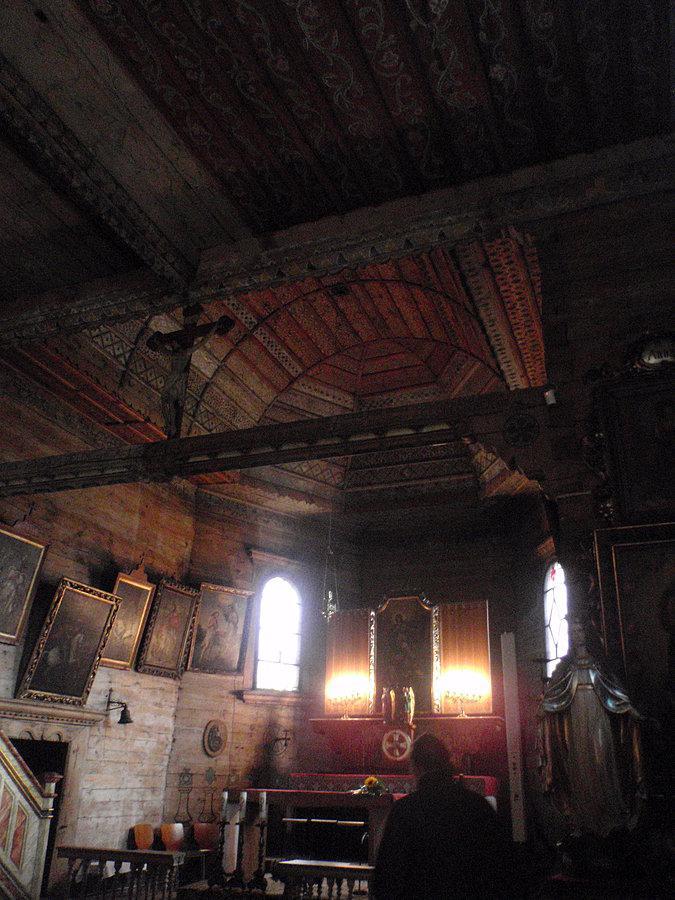 Wnętrze drewnianego kościółka w Miasteczku Śląskim