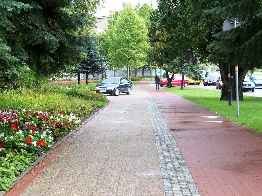 Po chodniku, byle do przodu :-(
