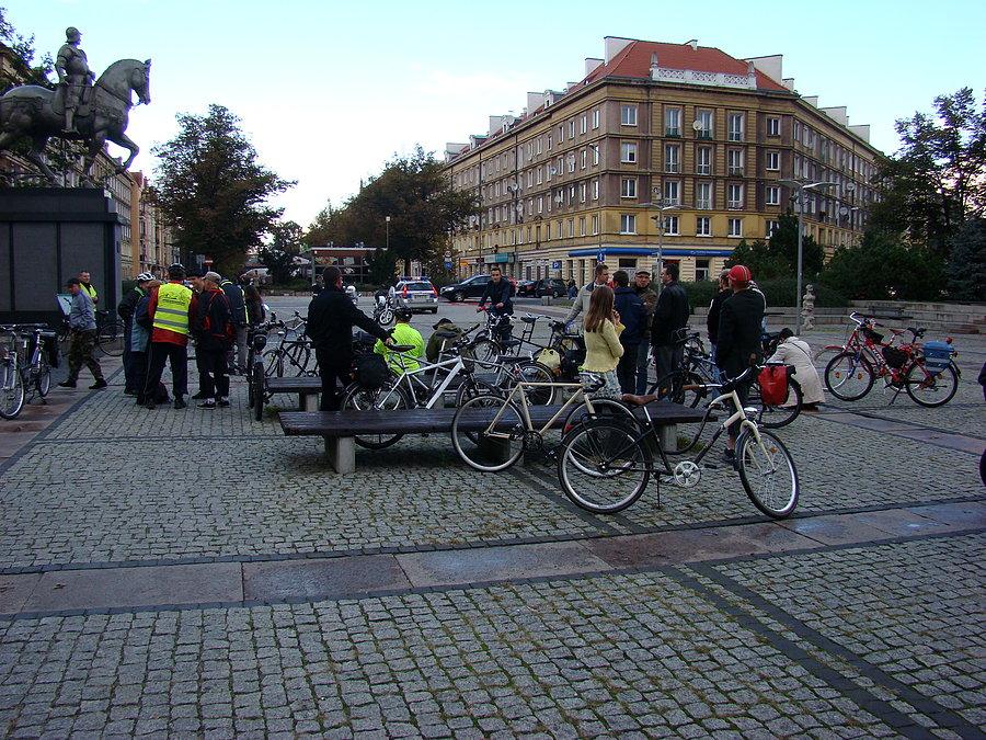 Plac Lotników zwany placem Rowerzystów