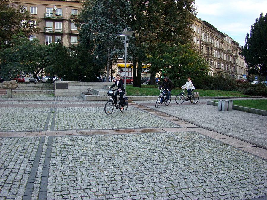 Dojeżdżają następni uczestnicy masy