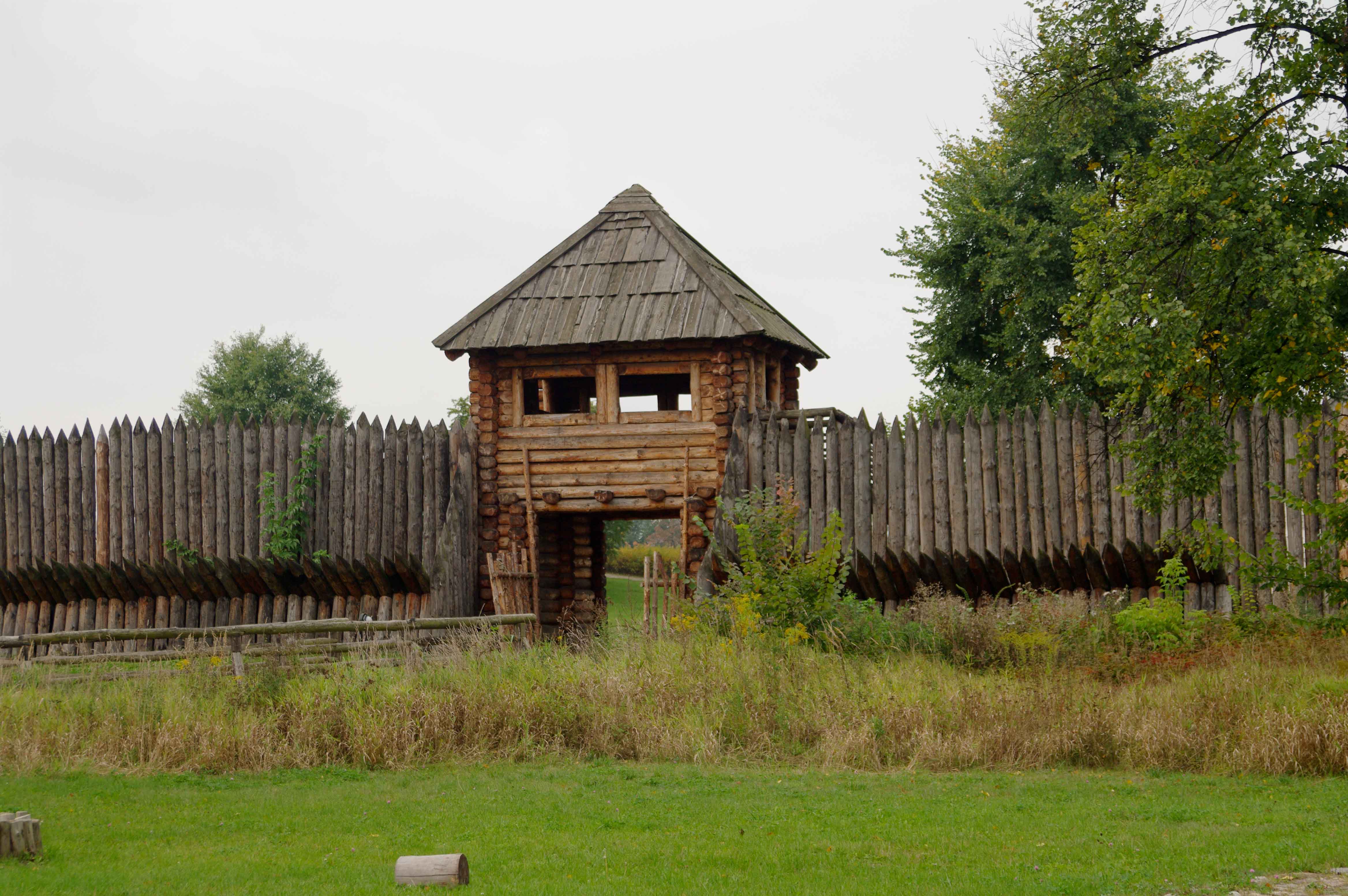 Kalisz - fragment bramy wjazdowej Gród Piastów
