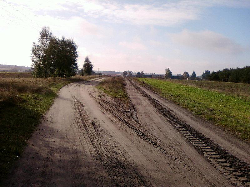 Dwujezdniowa polna droga