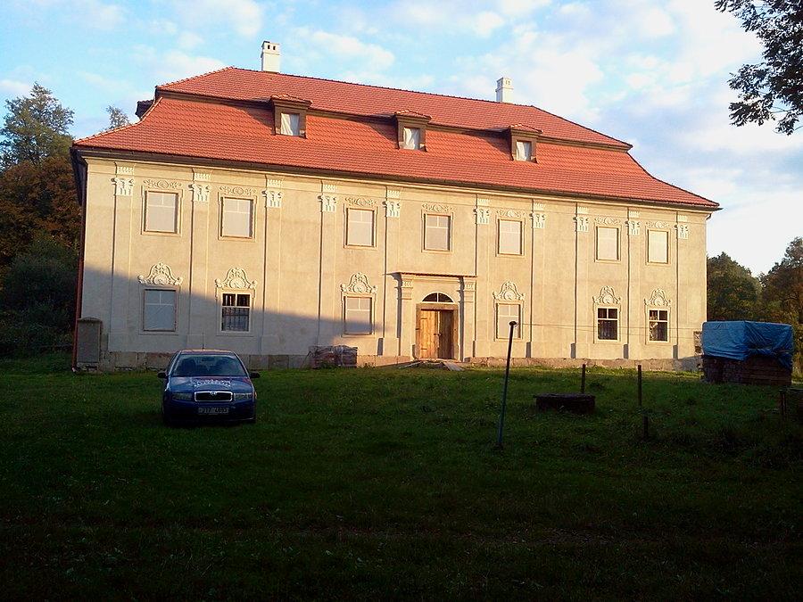 Ropice pałac