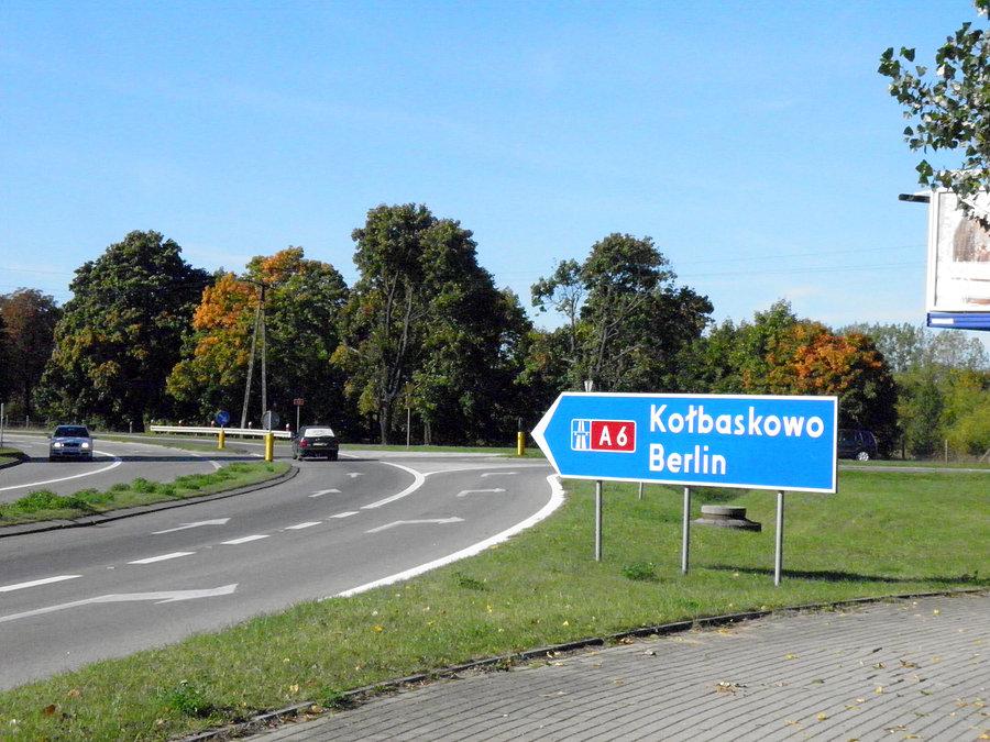 W kierunku na Berlin, drogowskaz tuż za byłą cukrownią