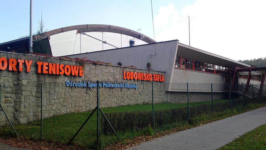 Lodowisko polibudy już kryte ja jeszcze latałem pod chmurką