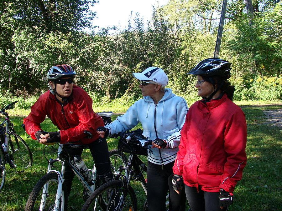 A młodzi rowerzyści ....... podrywają żony innych rowerzystów