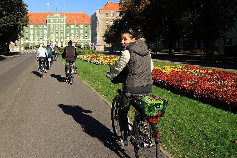 Przed Urzędem Miasta w Szczecinie