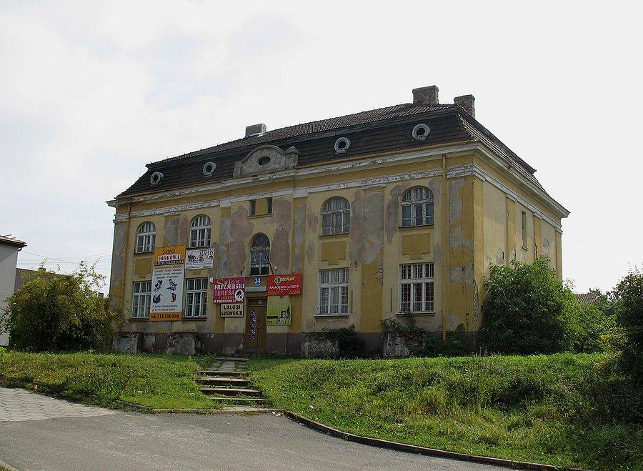 Sędziszów - budynek d. Zasadniczej Szkoły Kolejowej