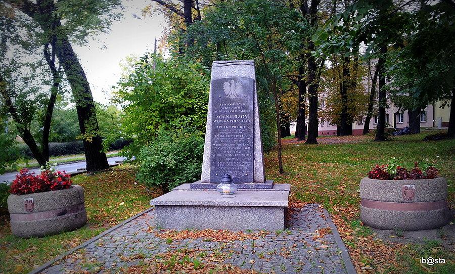 Obelisk upamiętniający 11 Pułk Piechoty i 23 Pułk Artylerii Lekkiej