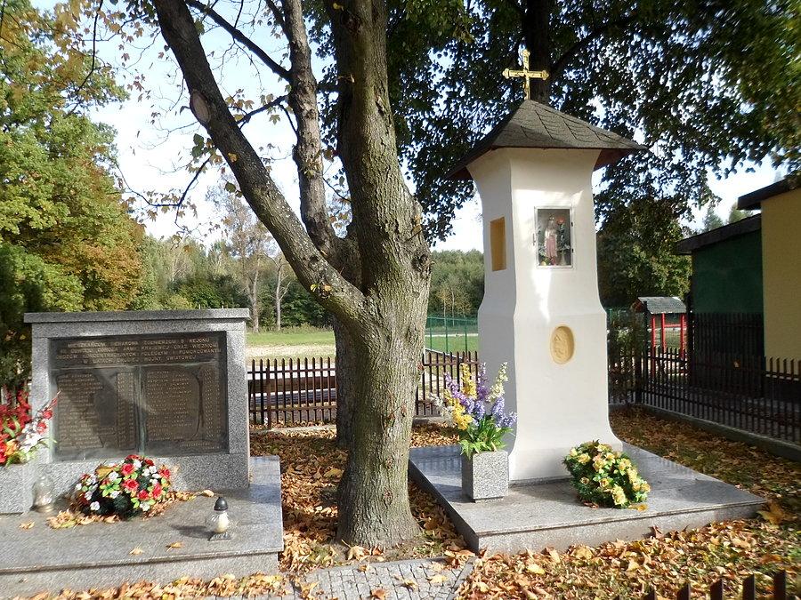 Obok sklepu w Sierakowie miejsce pamięci