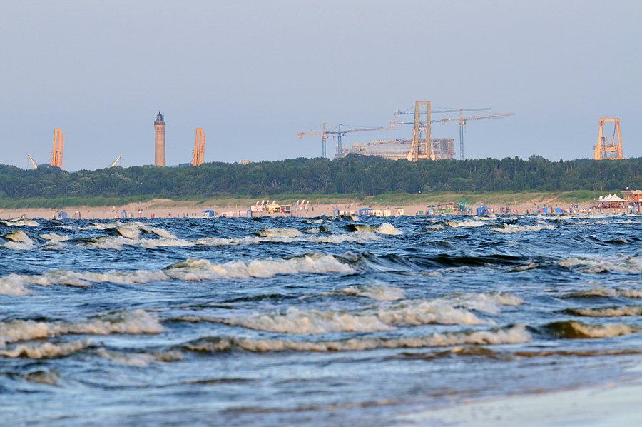 Panorama Świnoujścia - latarnia morska i gazoport