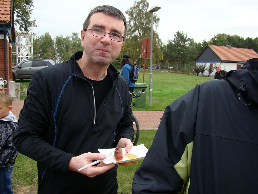 Jaszek nie narzeka tylko pałaszuje