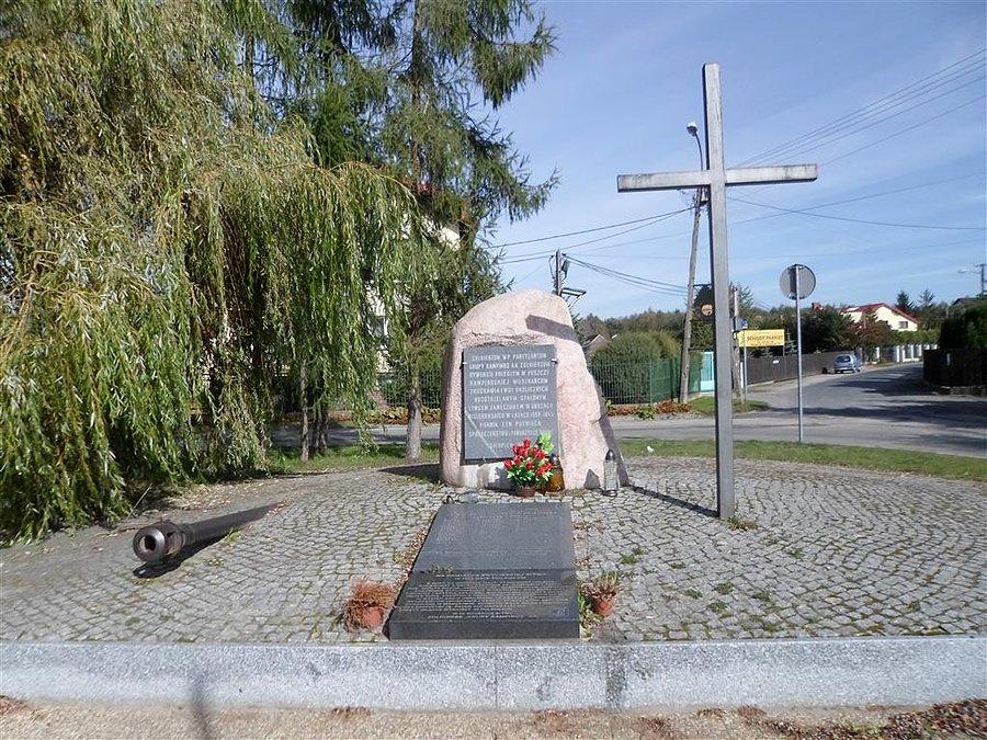Pomnik w Truskawiu