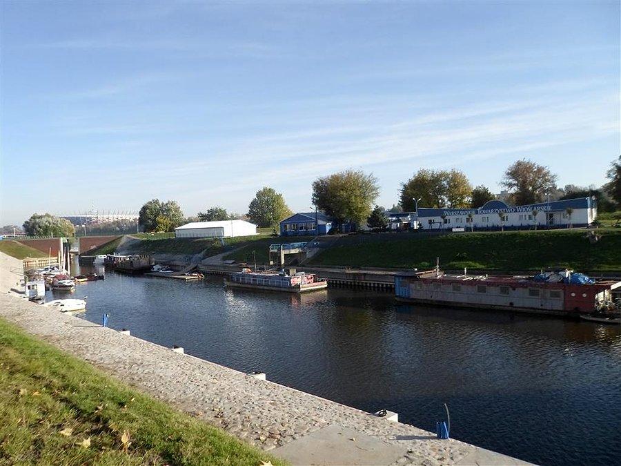 Port Czerniakowski o poranku