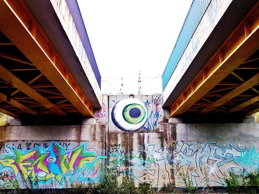 Grafitti pod wiaduktem nad Kurówką