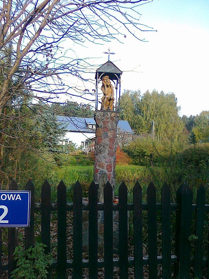 ".. gdzie przydrożny Chrystus stał, zapytałem dokąd iść, frasobliwą minę miał.."