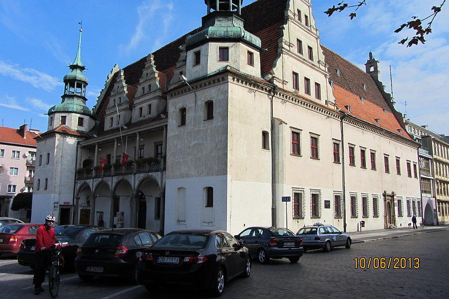 Rynek i Ratusz Miejski w Brzegu