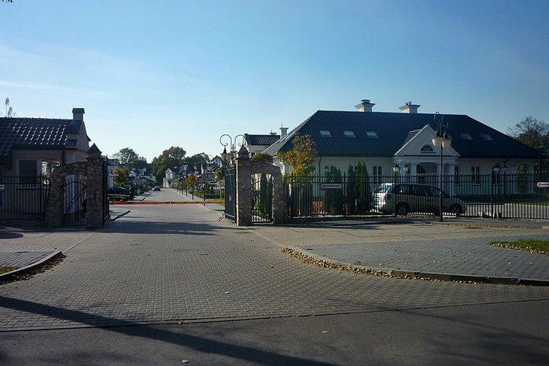 Osiedle domków " jednorodzinnych " w Walendowie