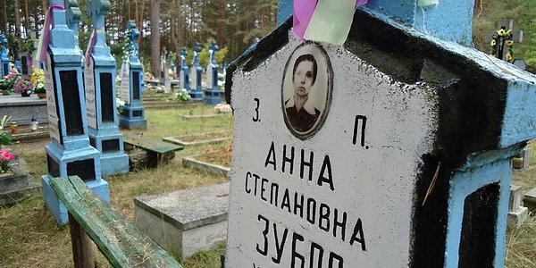 Nagrobki pisane cyrylicą na cmentarzu prawosławnym w Dubiczach Cerkiewnych