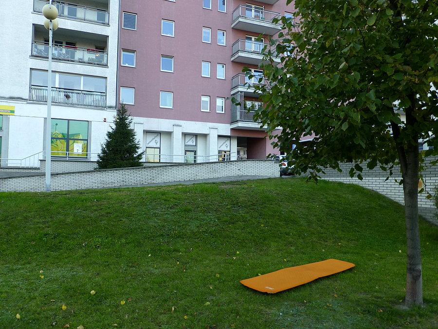 Przy ul. Stryjeńskich leży sobie therm-a-rest