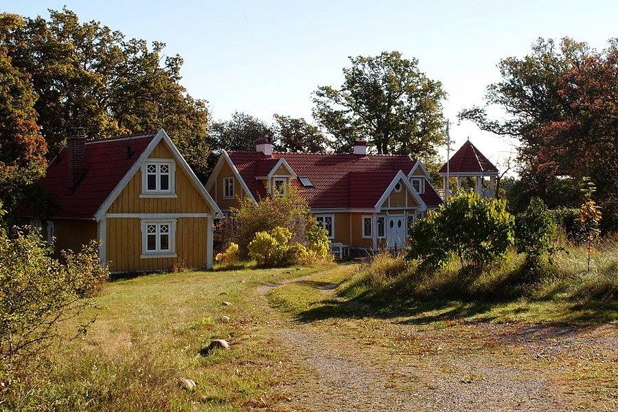 Szwedzkie zabudowy na wyspie Knösö