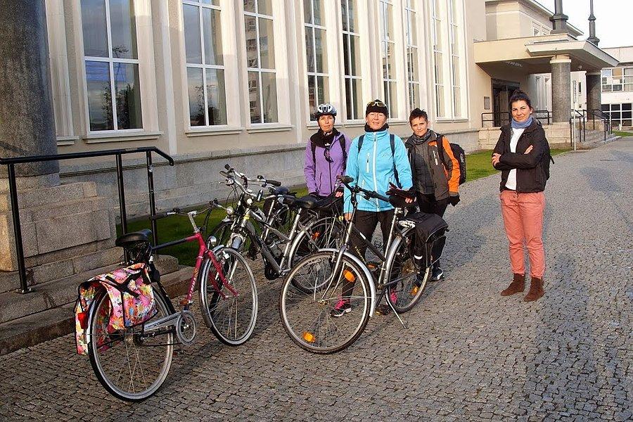 Żegnam dziewczyny przy dworcu w Gdyni