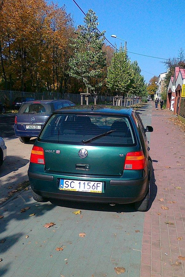 Święta krowa blachosmrodowa na rowerówce na Kilińskiego