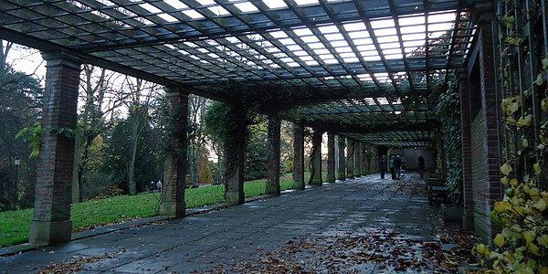Harrogate. The Sun Pavilion w The Valley Gardens