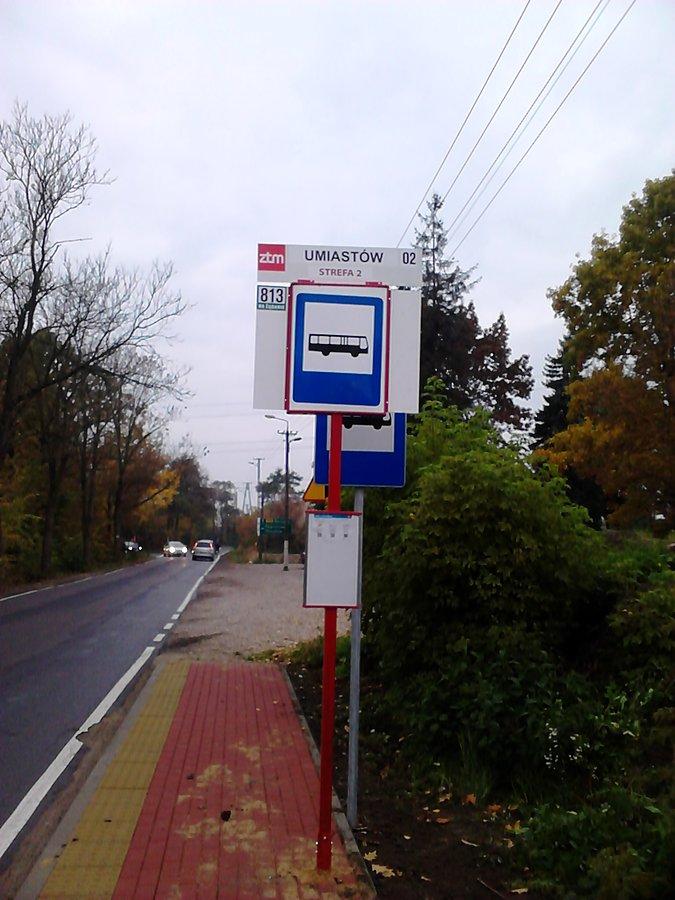 Przystanek linii 813 w Umiastowie