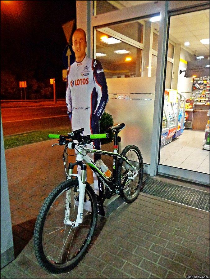 Groszek też chciał pamiątkowe zdjęcie z rajdowcem!