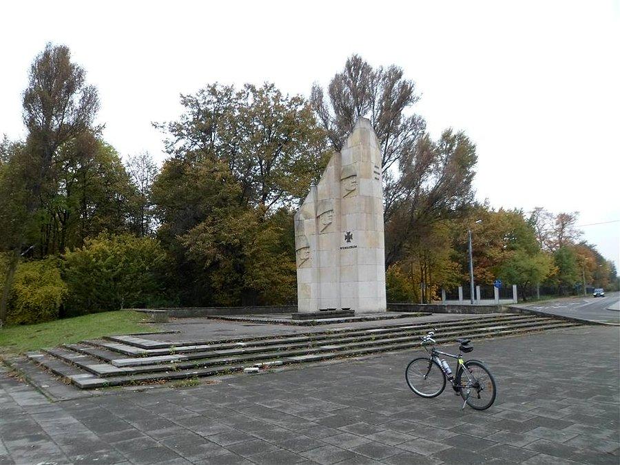 Wyzwolicielom: Lenino-Warszawa-Berlin
