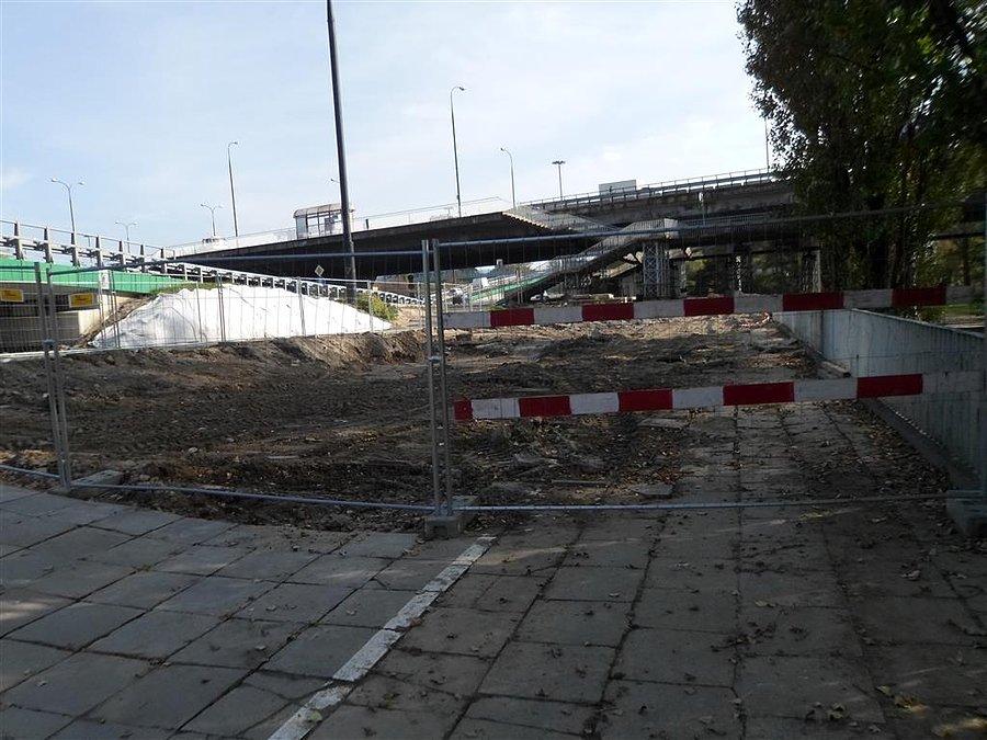 Przeszkoda rowerowa przy Moście Łazienkowskim