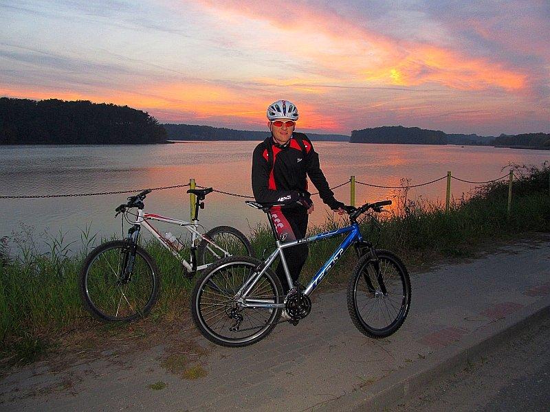 Piękny wieczór nad Jeziorem Kowalskim w Jerzykowie