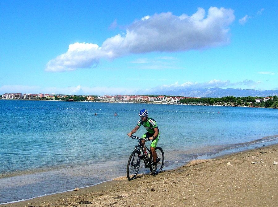 Mario na plaży w Povljana