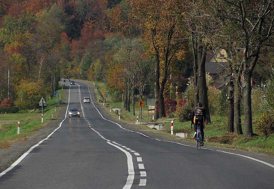 Dłuuuga prosta, niby płaska a ciągle 5% na liczniku