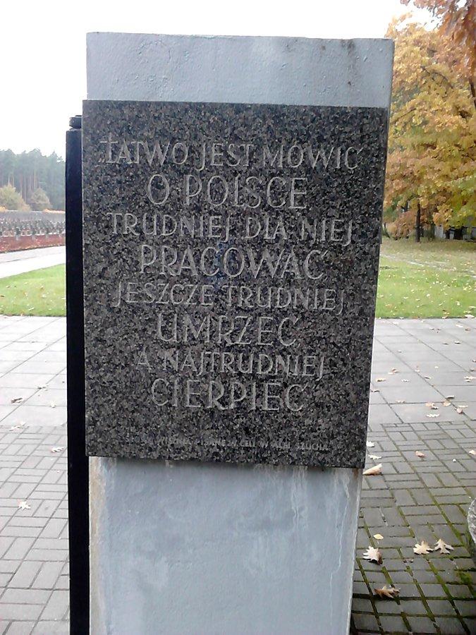 Tablica przy wejściu, tekst wart zapamiętania