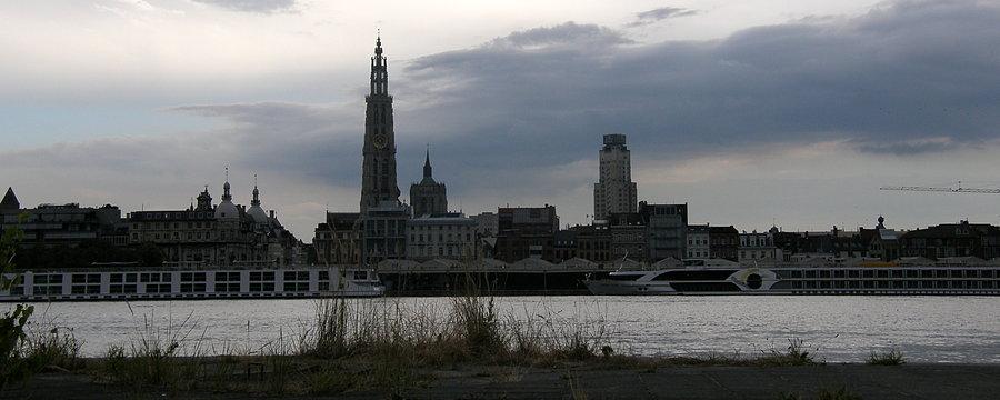 Dotarliśmy do Antwerpii, trzeba tylko przekroczyć wielką rzekę