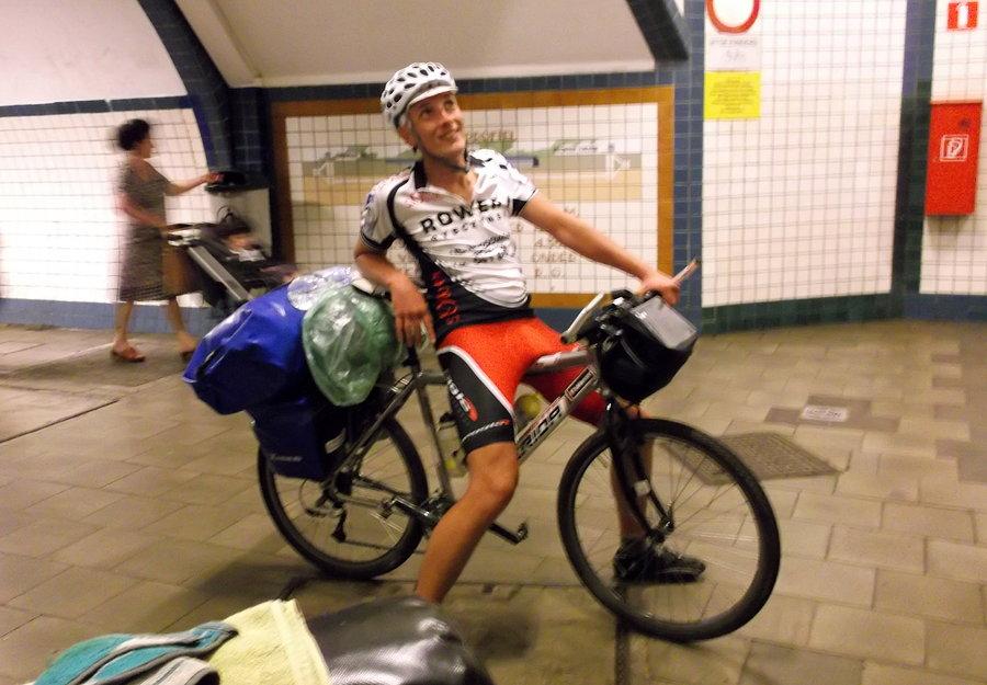 Wbrew pozorom Jarek tutaj jest przerażony bo jesteśmy 31 metrów pod ziemią