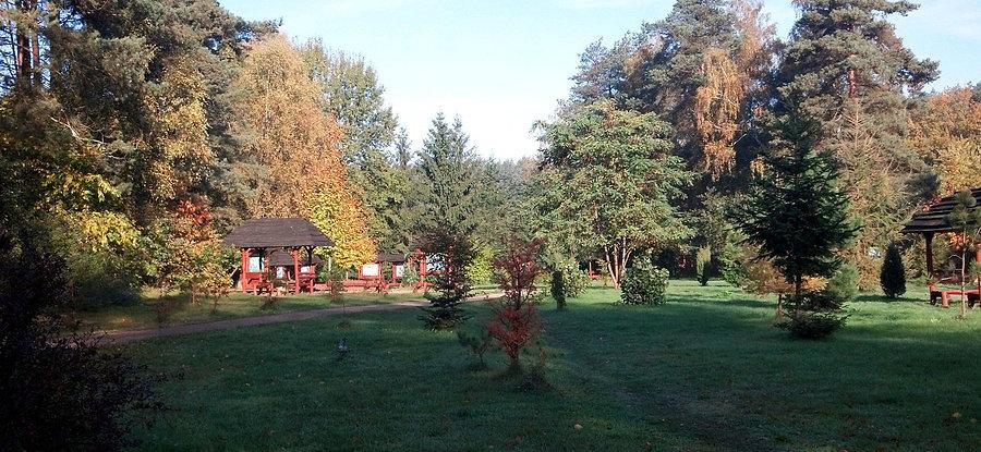 Ośrodek wypoczynkowo - rekreacyjny za leśniczówką o nazwie Biała