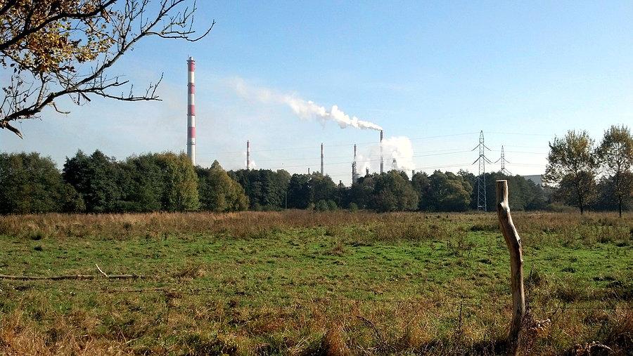 Dymią kominy Kombinatu Chemicznego w Policch