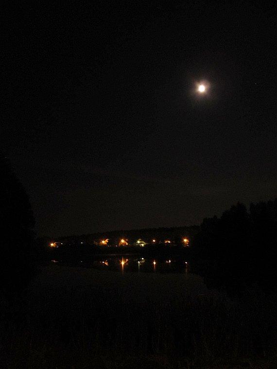 Nocą nad Jeziorem Kowalskim