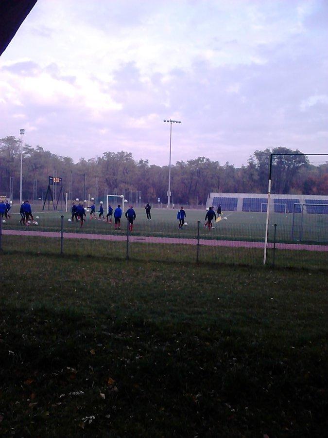 Poranny trening piłkarzy