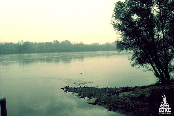 Jesienny poranek nad wisłą