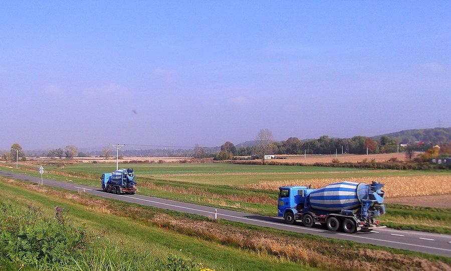 Odra, droga obok wałów polderu Buków