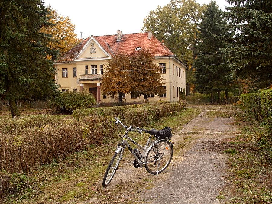 Zabudowania przypałacowe – Waplewo Wielkie